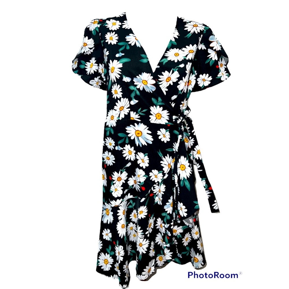 NWT wrapped dress daisy black